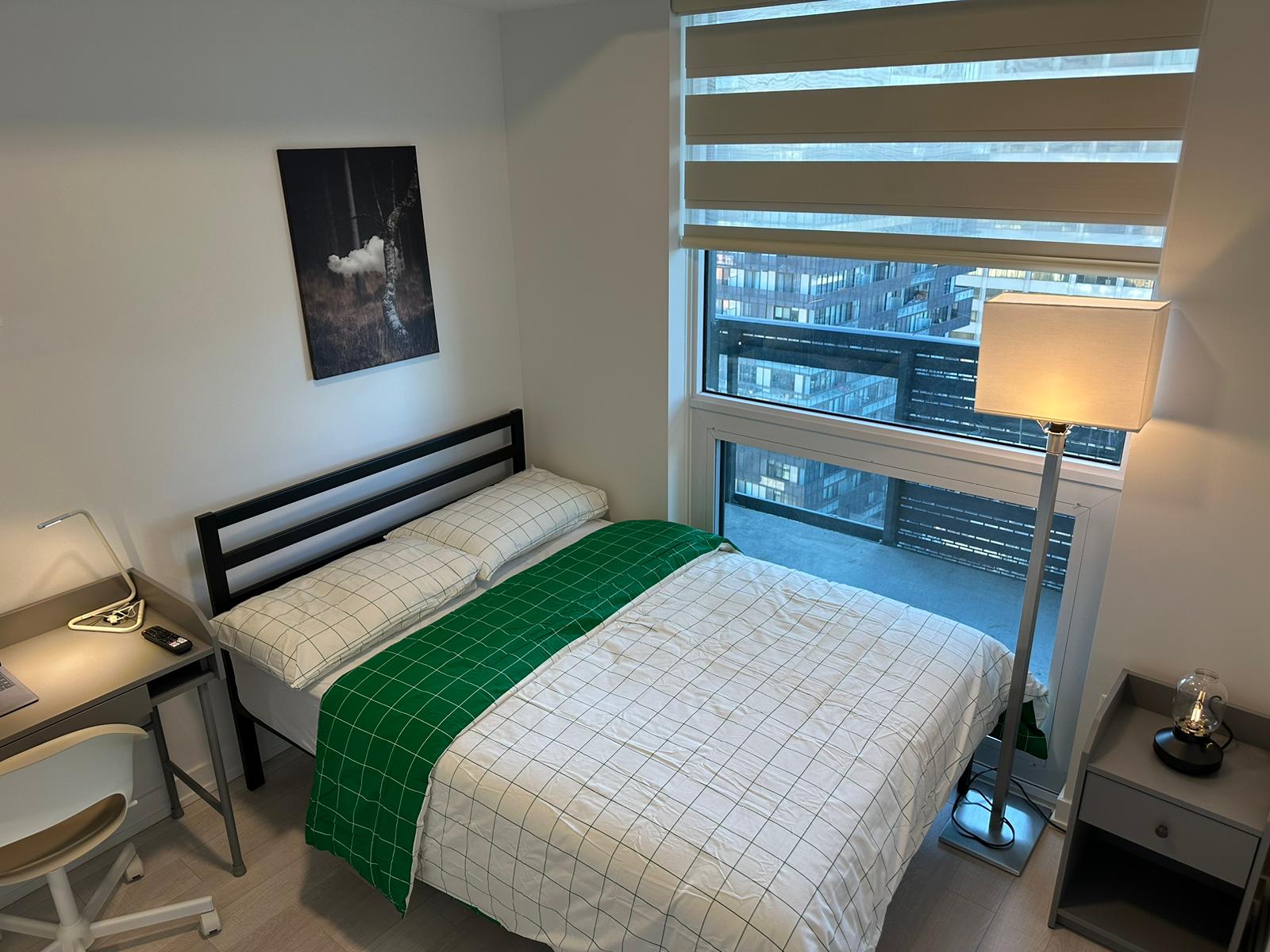 Silver Plus Room - Roehampton St - Toronto